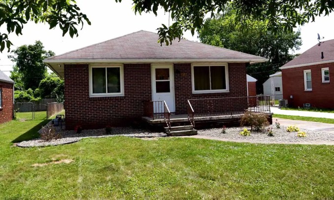 Toledo House | Charming 3 bedroom house in Toledo close to downtown and highway