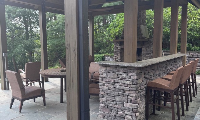 Arley House | Charming 3-bedroom lake house with outdoor recreation space and a large dock.
