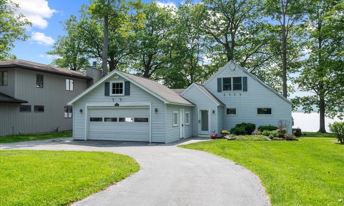Town of Owasco House | Charming 3-bedroom lake front home with patio, WiFi and AC. Minutes from Auburn.