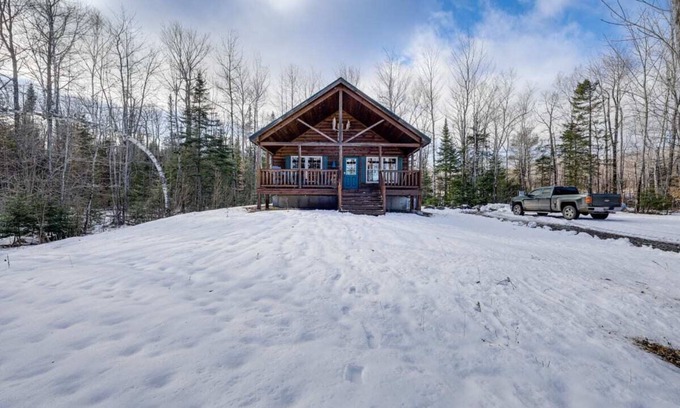Bradford Cabin | Charming 3-bedroom lodge with WiFi, AC in serene Bradford on trout pond.