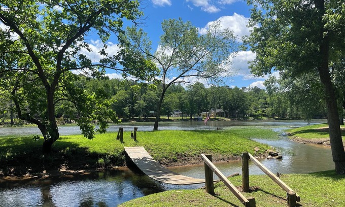 Thomaston House | Charming 3-bedroom on the Flint River with Island