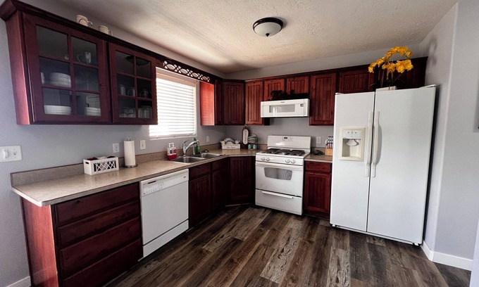 Cedar City House | Charming 3-bedroom townhome with AC and WiFi in Cedar City