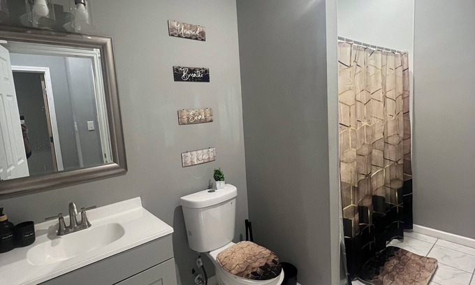 St. Louis House | Charming 3-bedroom townhome in St. Louis with AC, WiFi