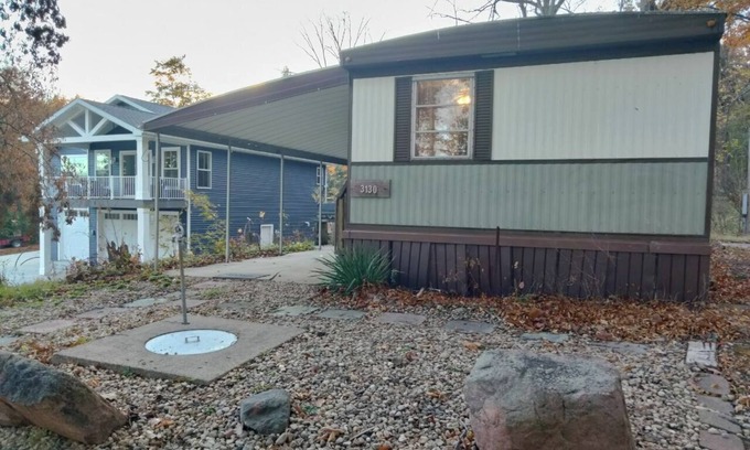 Angola House | Charming 3-bedroom Trailer with WiFi, AC in lovely Angola