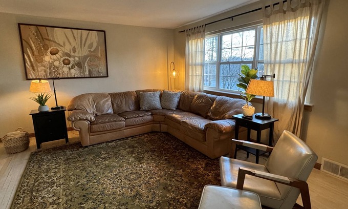 Glen Carbon House | Charming 3-Bedroom Cottage in Glen Carbon