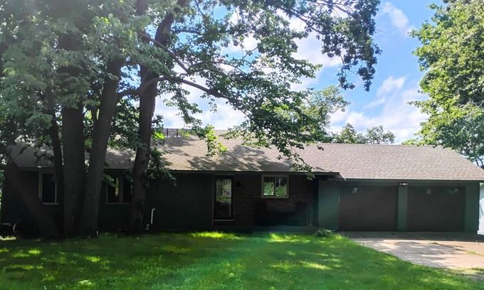 Long Prairie House | Charming 3-bedroom house on Lake Charlotte in Long Prairie