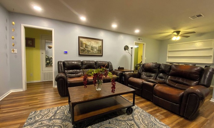 Midwest City House | Charming 3-bedroom house in fabulous Midwest City with WiFi, AC