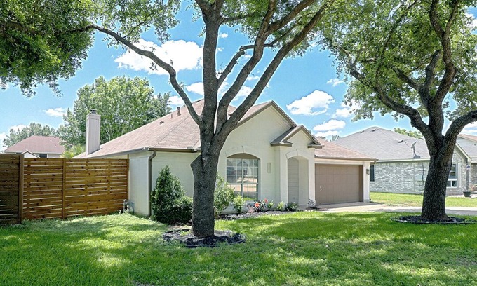 Pflugerville House | Charming 3 bedrooms with Private Pool in wonderful Pflugerville
