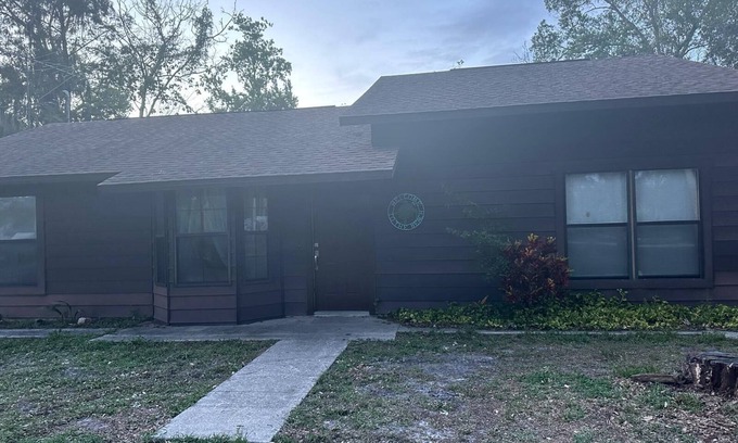 Port Richey House | Charming 3-bedroom house in nice Port Richey with AC, WiFi