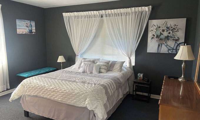 Spring Hill House | Charming 3-bedroom house with lake views in serene Spring Hill