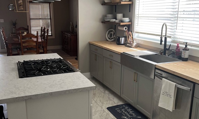 Seelyville House | Charming 3-bedroom bungalow with AC, WiFi in delightful Terre Haute