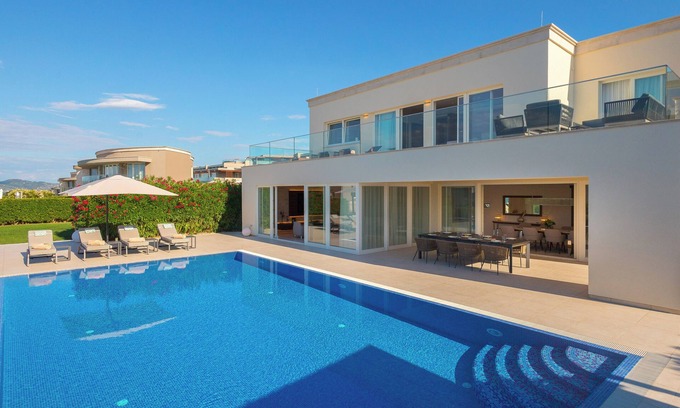 Crveni Vrh Villa | Charming 3-bedroom villa with WiFi, fitness room in Crveni Vrh