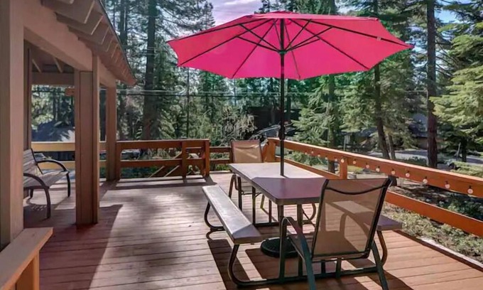 Carnelian Bay House | Charming 3 br cabin- pet friendly w/private hot tub