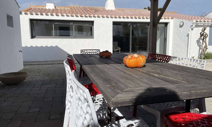 Noirmoutier-en-l'Ile House | Charming 3BR Beach House with Garden, Terrace & Parking - Steps from Noirmoutier-en-l'Île Beach
