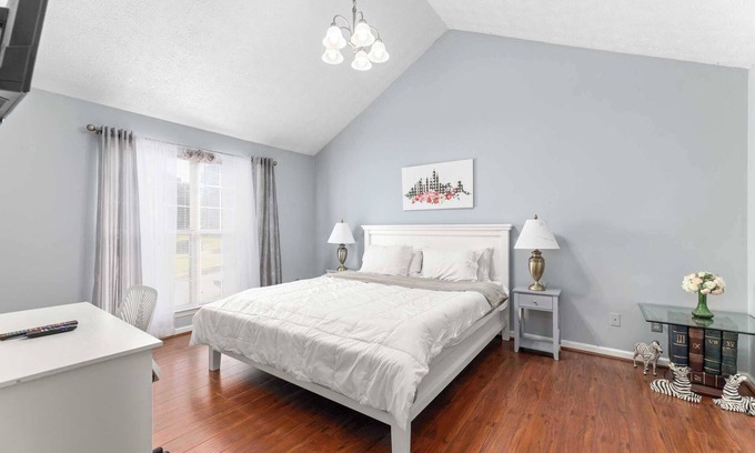 Lawrenceville House | Charming 3B2B Apartment｜Ground Floor Comfort｜Pet-Friendly Retreat Awaits #41922