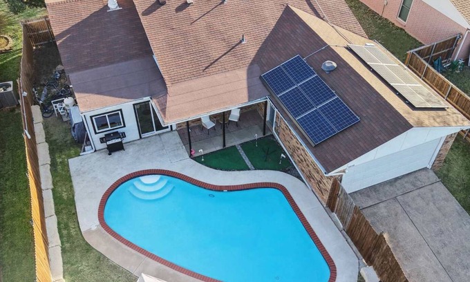 The Colony House | Charming 3BD 2BA Villa