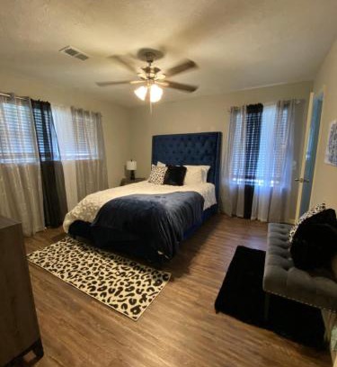 Sharpstown House | Charming 3Bdrm Retreat Near HCU