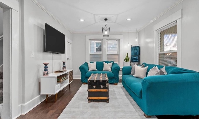 South Kansas City House | Charming 3Bed/2Bath House in the Heart of Kansas City!