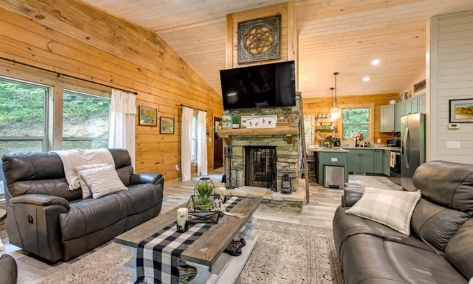 Cullowhee House | Charming 3BR Cabin w/Hot Tub + Fire Pit Near WCU