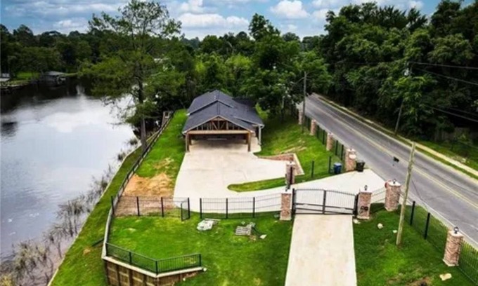 Natchitoches House | Charming 3BR Cane River Home in Natchitoches. Historic Charm and Modern Comfort!