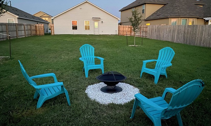 Converse House | Charming 3BR house w/WiFi in Converse, right next to San Antonio, New Braunfels