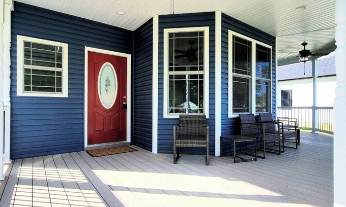 Issue House | Charming 3BR with Fire Pit and Large Covered Porch