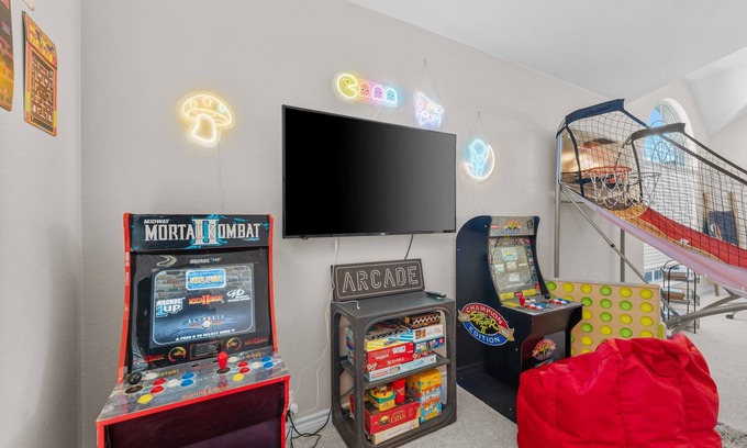 Frisco House | Charming 4-BD Home: Office & Arcade, Near PGA, Costco, 13 Min to Legacy West
