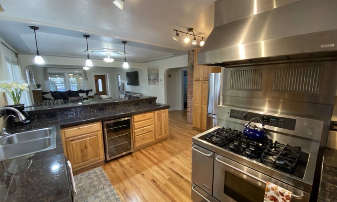 Cheyenne House | Charming 4 Bdrm Brick Avenues Home - minutes from Frontier park and Capitol bldg