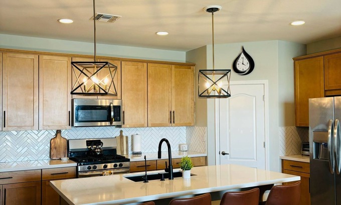 Maricopa County House | Charming 4-bedroom house in a quiet neighborhood,close to Verrado