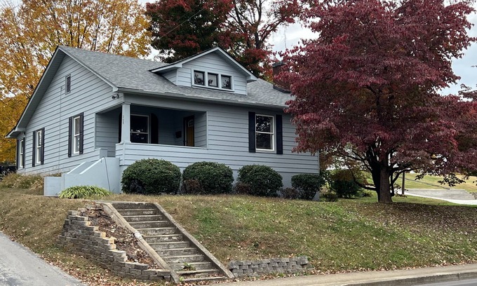 Somerset House | Charming 4 bedroom - 5 minute walk to downtown! (Dog friendly)