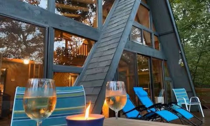 Innsbrook Ski Chalet | Charming 4-bedroom chalet with lake access in enchanting Innsbrook.