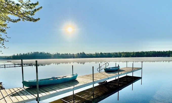 Raymond Cottage | Charming 4-bedroom cottage with AC, WiFi on Little Sebago Lake waterfront