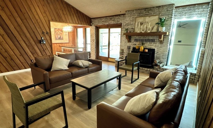 Longview Other | Charming 4-bedroom Farmhouse with WiFi, Fire Pit in Longview