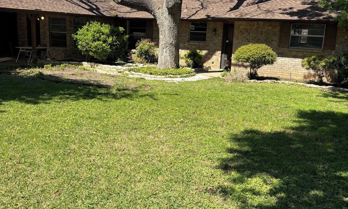 Georgetown House | Charming 4-bedroom house with WiFi and “stock tank” pool in beautiful Georgetown