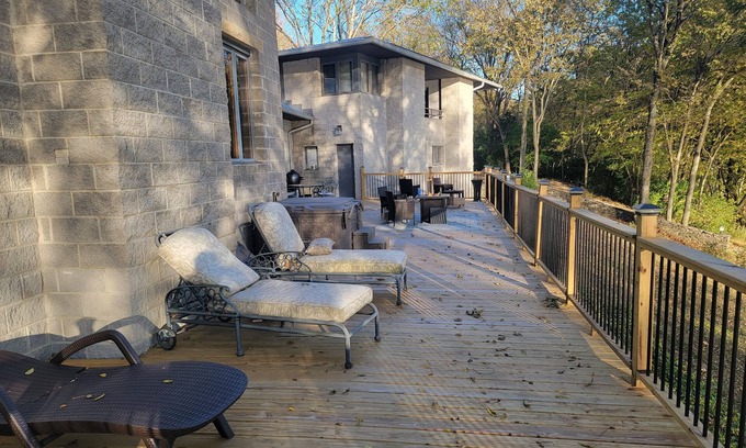 Bentonville House | Charming 4-bedroom house with WiFi and AC directly on the Ohio River with dock.
