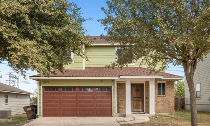 West San Antonio House | Charming 4-bedroom house with WiFi and AC in wonderful San Antonio