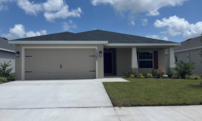 Riverview House | Charming 4-bedroom house with WiFi, AC in pleasant Riverview