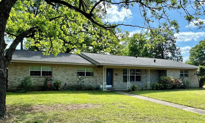 Texarkana House | Charming 4-bedroom house with AC and WiFi in peaceful Texarkana