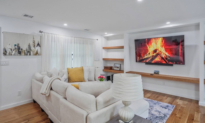 Mastic House | Charming 4-bedroom house with WiFi and fitness room in lovely Mastic