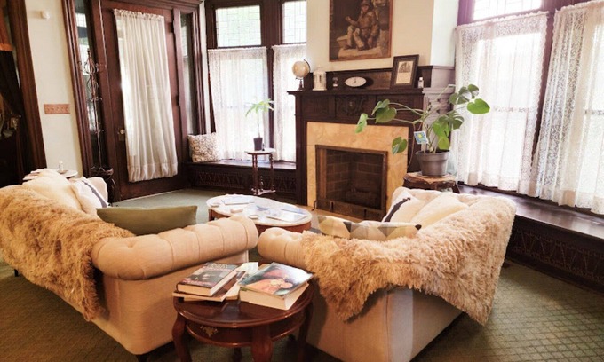 Downtown Toledo Bed & Breakfast | Charming 4-Bedroom Inn with Modern Comforts in Toledo