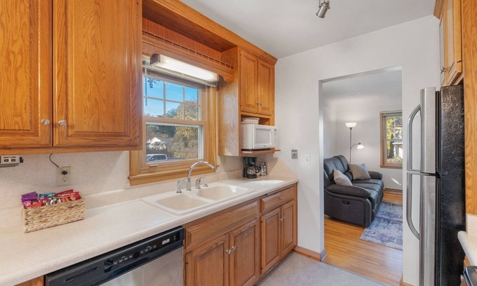 Cedar Falls House | Charming 4-bedroom house with WiFi, AC in enjoyable Cedar Falls