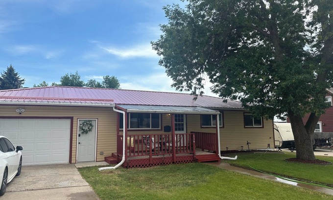 Great Falls House | Charming 4-bedroom house with WiFi, AC in beautiful Great Falls