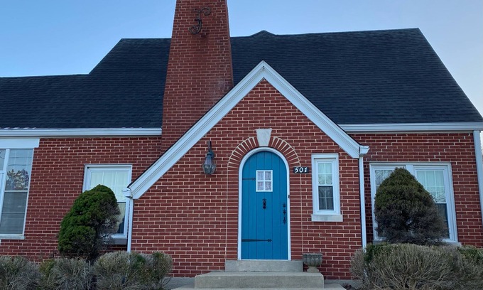 Munfordville Cottage | Charming 4-bedroom cottage with WiFi, AC in brilliant Munfordville