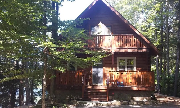 North Kawartha Cottage | Charming 4 season log cabin Lakefront Retreat