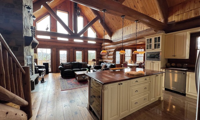 Wentworth Cabin | Charming 5-bedroom cabin with AC and WiFi