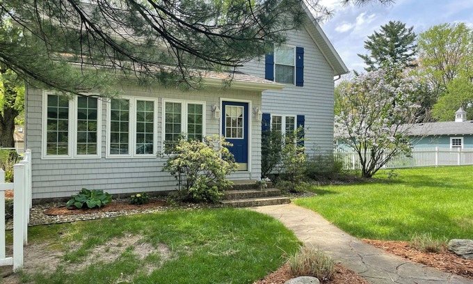 Fremont Cottage | Charming 5-bedroom cottage with WiFi, AC, recreation barn and great beach.