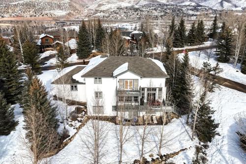 Edwards House | Charming 5BD Mountain Estate Perfect for Families