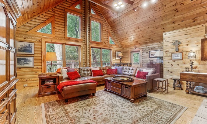 Lake Lure House | Charming 5BR retreat with Full Kitchen, WIFI, Game Room, and Dog-Friendly