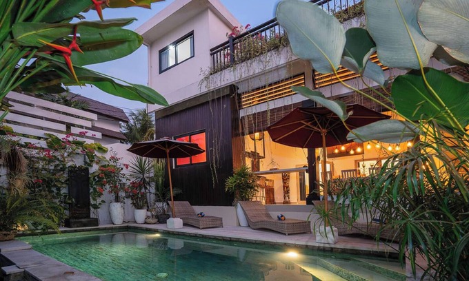Batu Bolong Villa | Charming 6 bdr villa in Echobeach ricefield's view