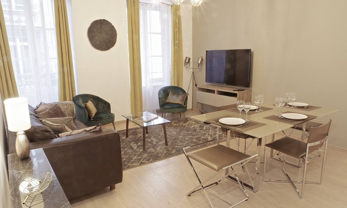 Bordeaux City Centre Apartment | Charming 66 m² apartment with balcony and parking lot, city center